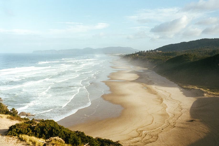 A photo of a beach landscape